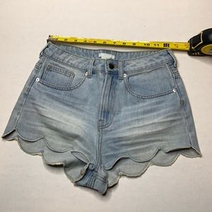 Scallop hem denim shorts